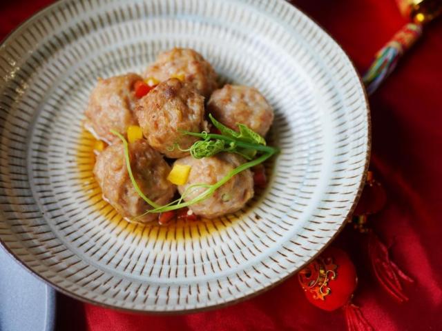 祥龍吉利獻團圓(獅子頭)